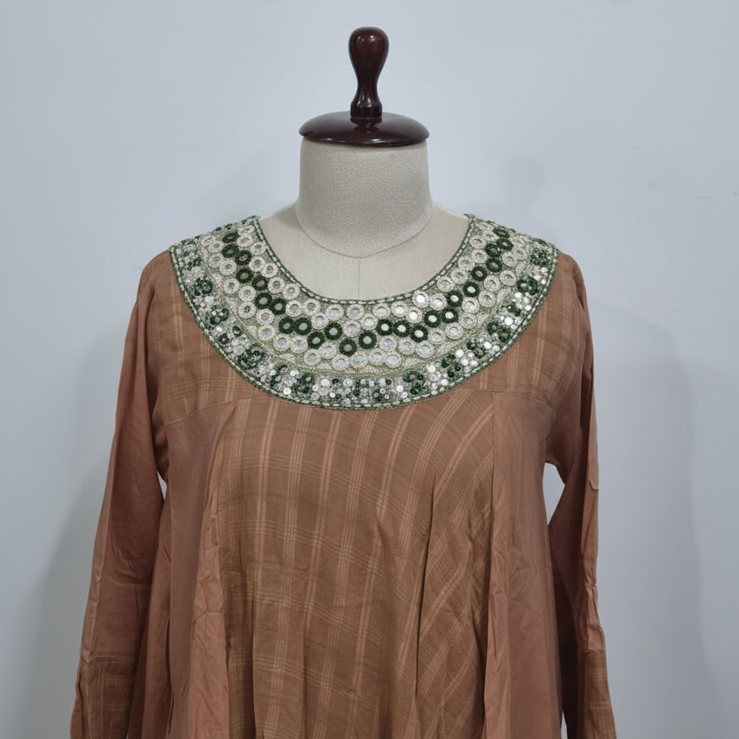 RL03CR-01 ROUND NECK LIGHT BROWN1