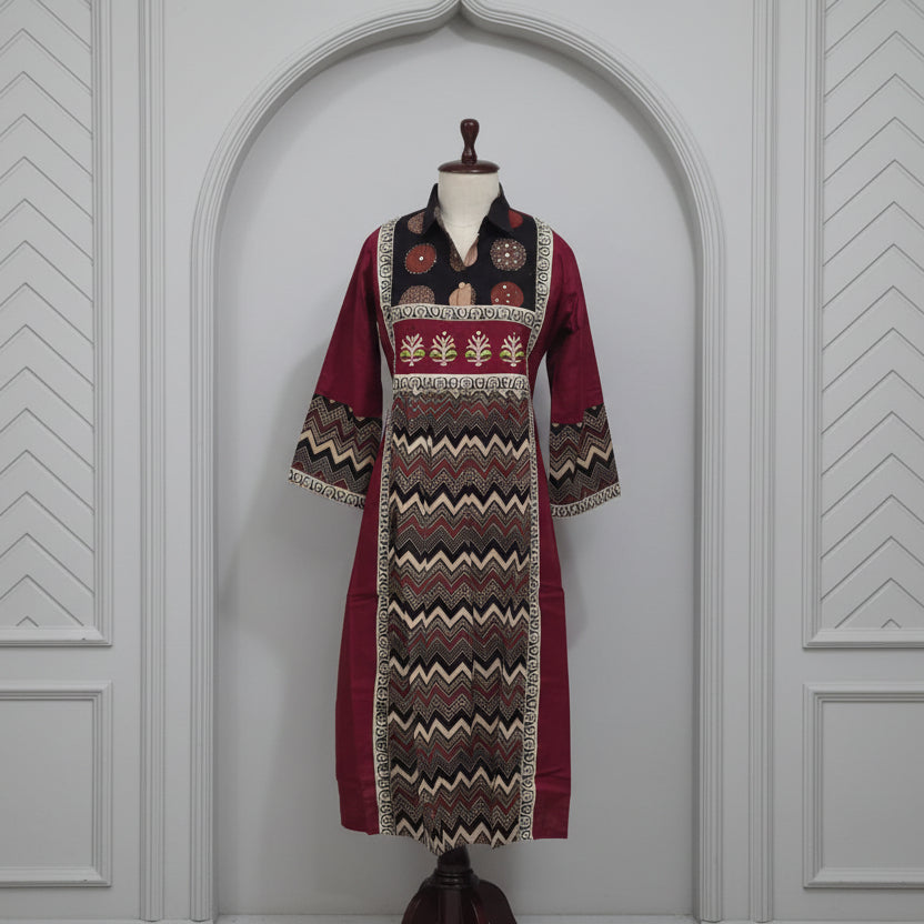 RL03CR-03 COLLAR NECK RED N BLACK1